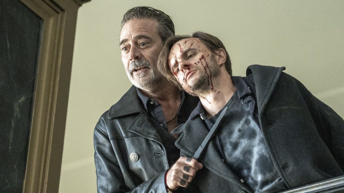 Negan holding guy at knifepoint in The Walking Dead: Dead City