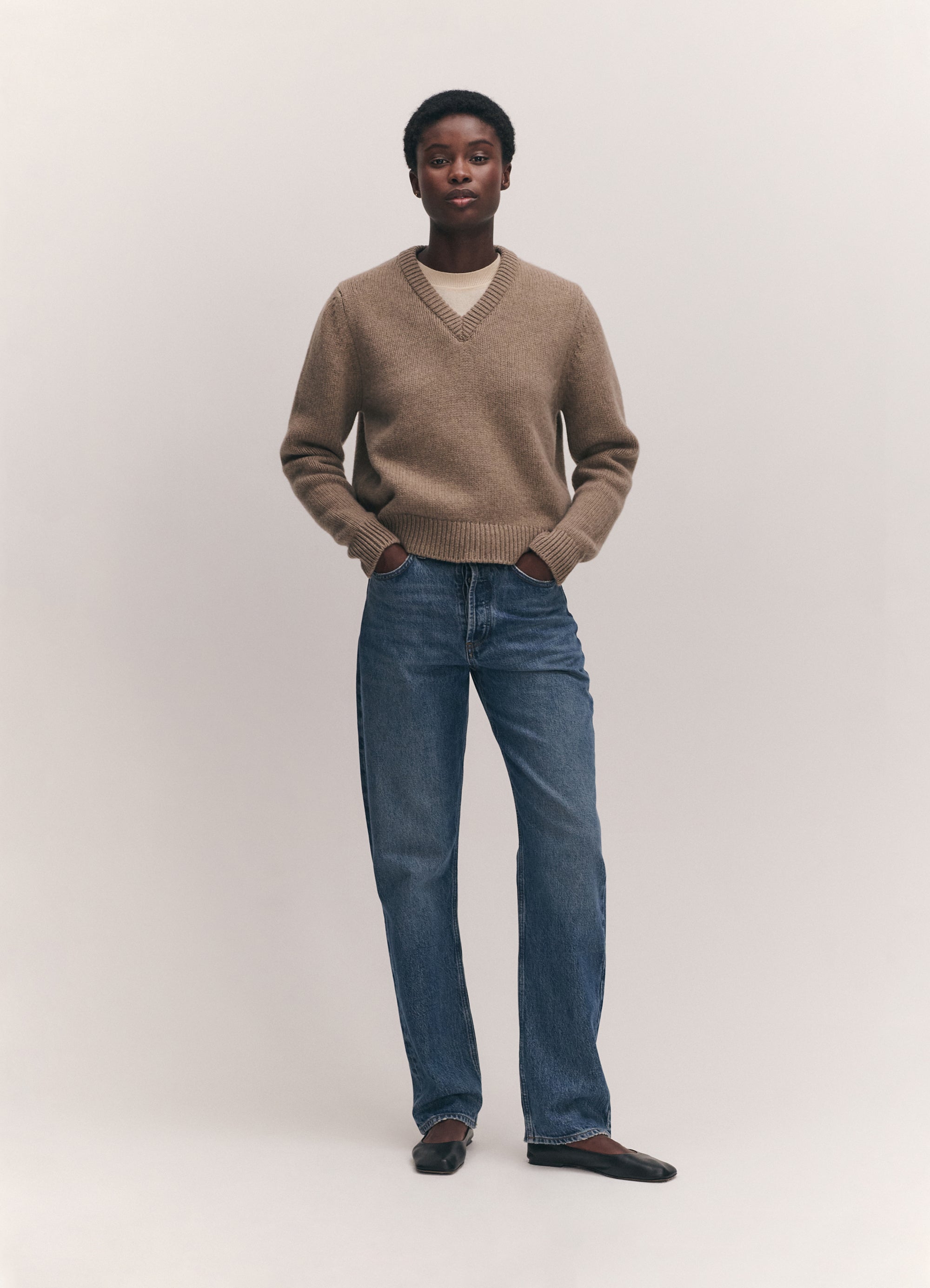 Glenn V-Neck in Dark Natural