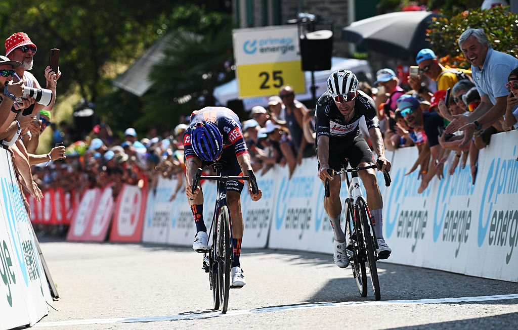 Oscar Onley ousprints Joao Almeida on stage 5 at the Tour de Suisse