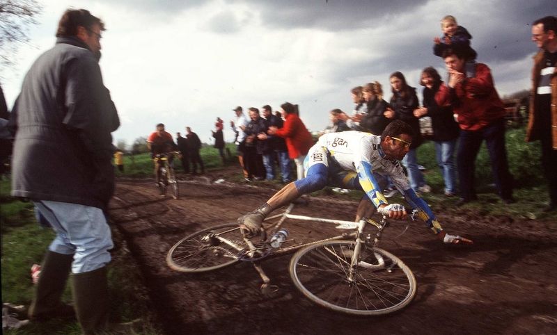 Eros Poli mid-crash in 1998