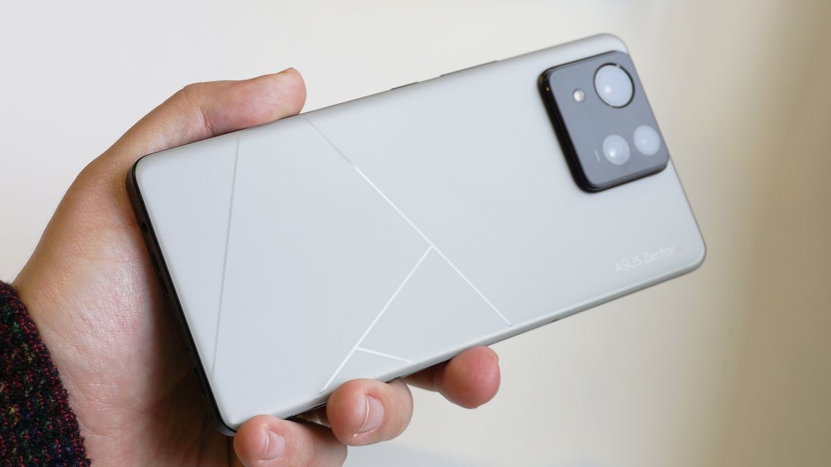 Asus Zenfone 11 Ultra review back angled handheld BLTR