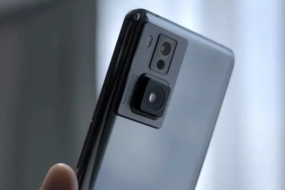 Oppo retractable camera teaser