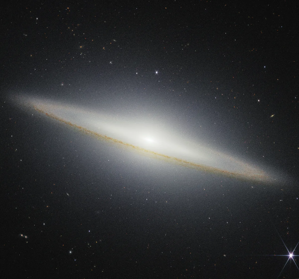 Image de la Galaxie du Sombrero par le télescope James Webb