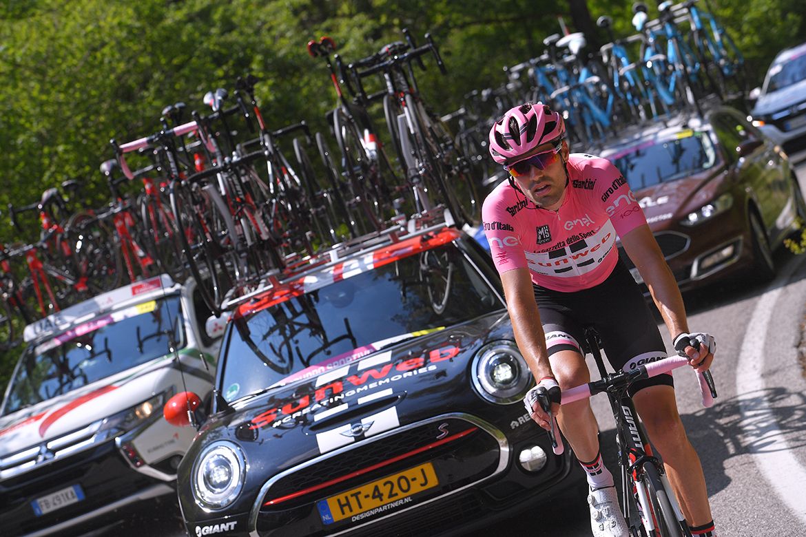 Tom Dumoulin (Team Sunweb) in the cars