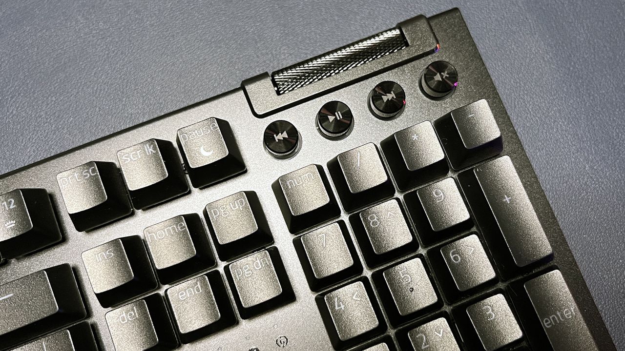 Close up of BlackWidow V4 Pro gaming keyboard right corner with volume roller and media knobs