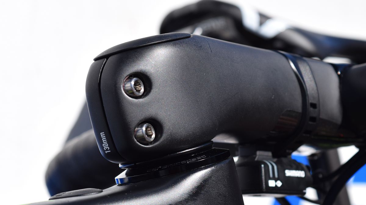 Renshaw's stem is marked as 130mm, but it can be adjusted by 5mm