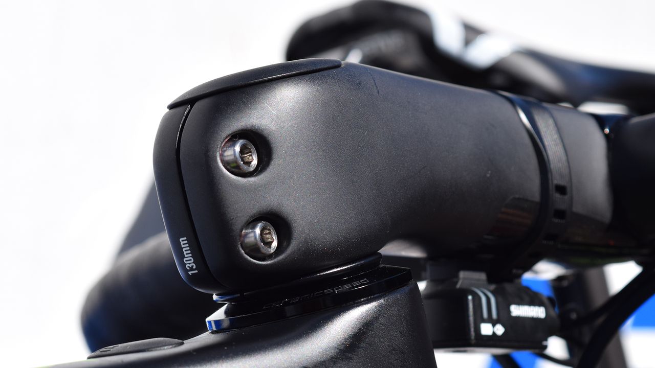 Renshaw's stem is marked as 130mm, but it can be adjusted by 5mm