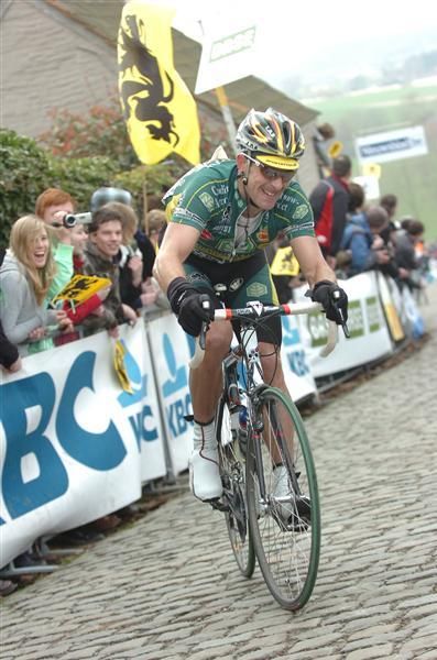 Tackling the Patersberg in the 2010 Tour of Flanders.