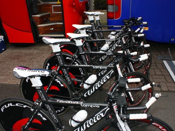 These Lampre-Farnese Vini time trial framesets aren't found anywhere in the Wilier catalog so it's either an upcoming model or something provided just for the team - given UCI technical rules, it's more likely the former.