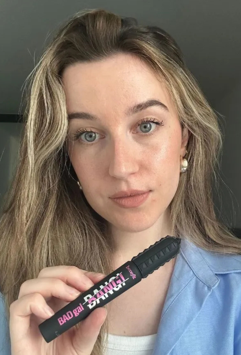 Grace Lindsay testing the Benefit Bad Gal Bang Mascara