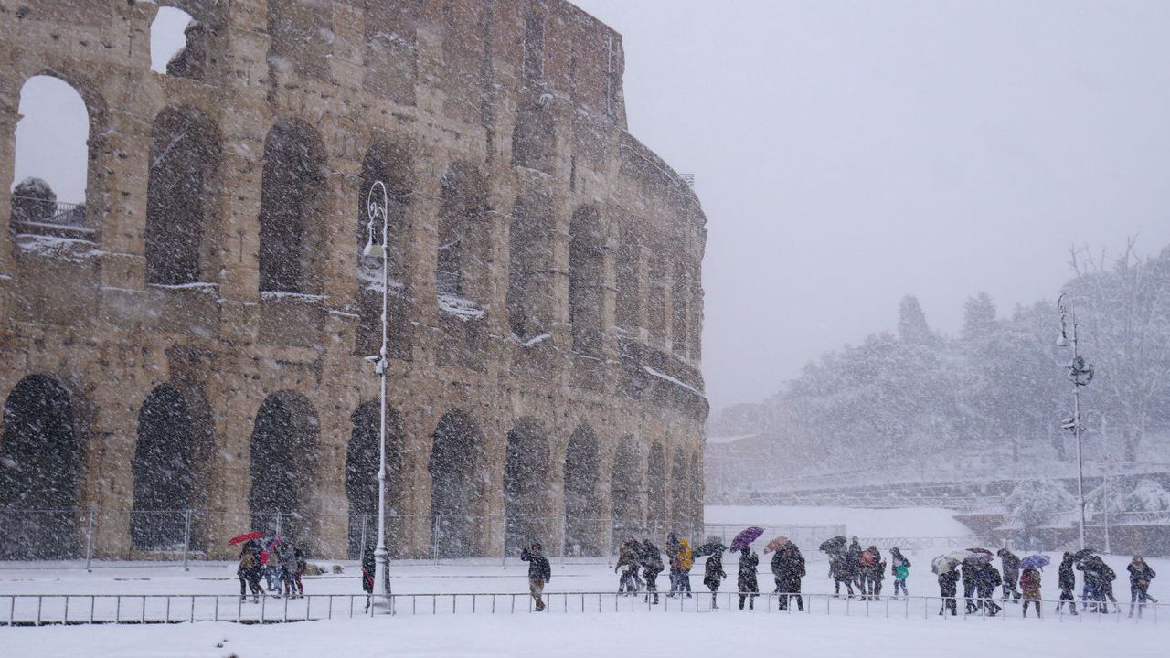 Rome snow Colosseum