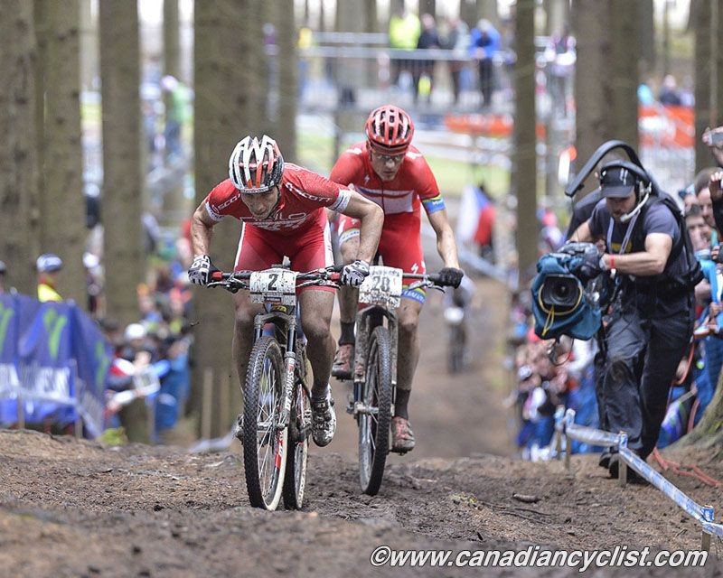 Nino Schurter (Scott-Odlo MTB Racing Team) leads Jaroslav Kulhavy (Specialized Racing)