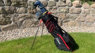 The excellent Titleist Players 4 Carbon Stand bag resting by the clubhouse
