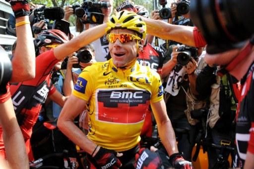 Cadel Evans (BMC) in yellow on the final day