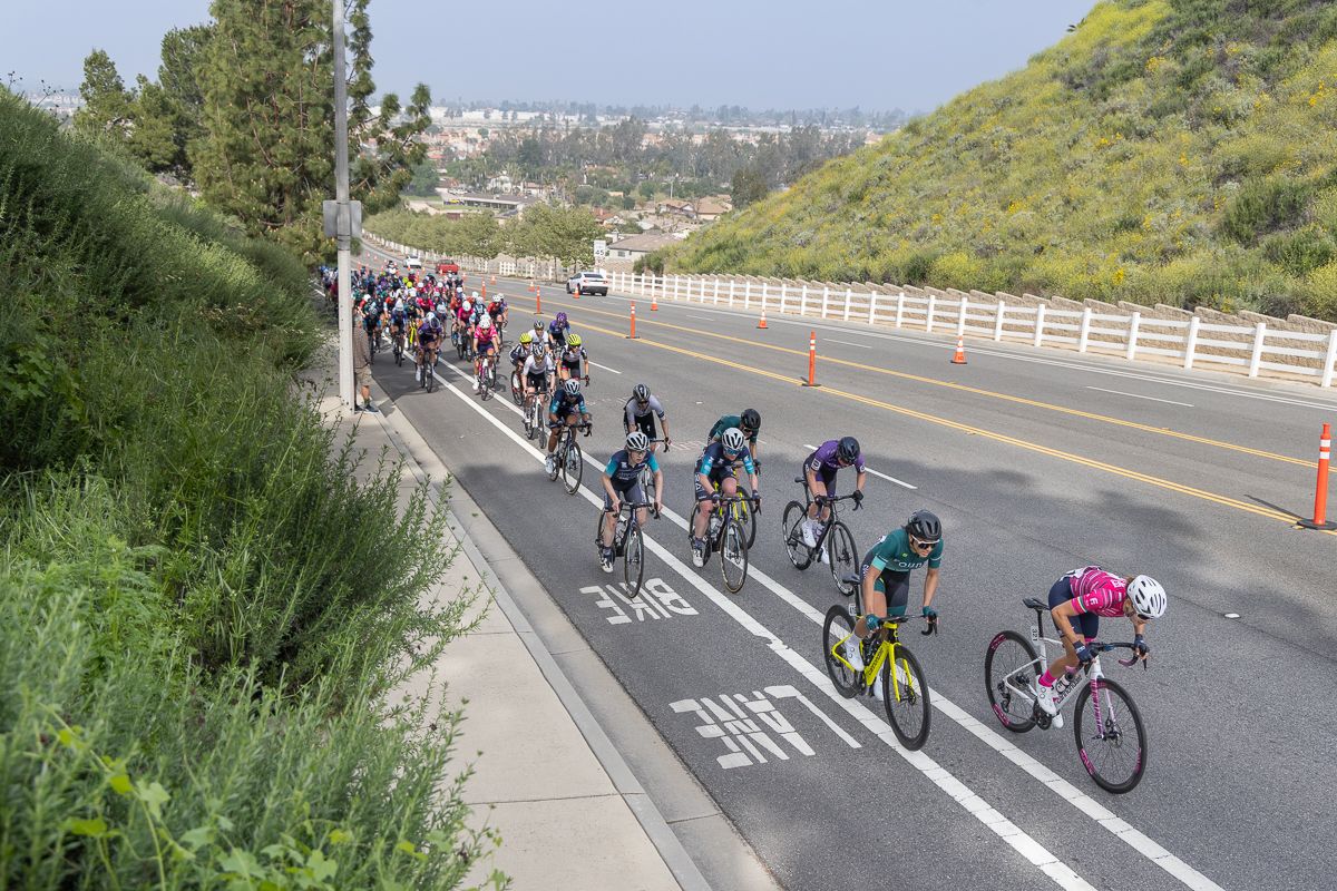 The women's field held together for the first half of stage 1