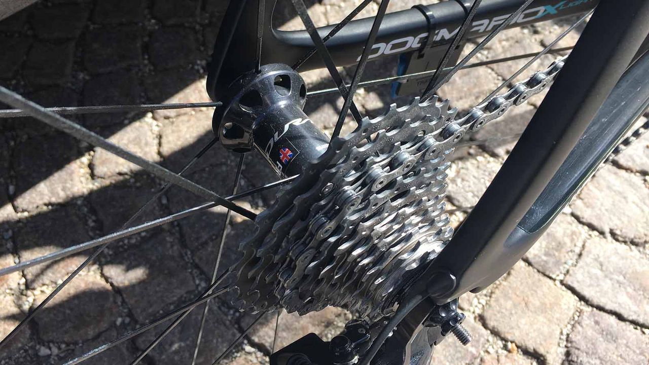 Stickers on the hubs of Froome's wheels denote his first choice race wheels