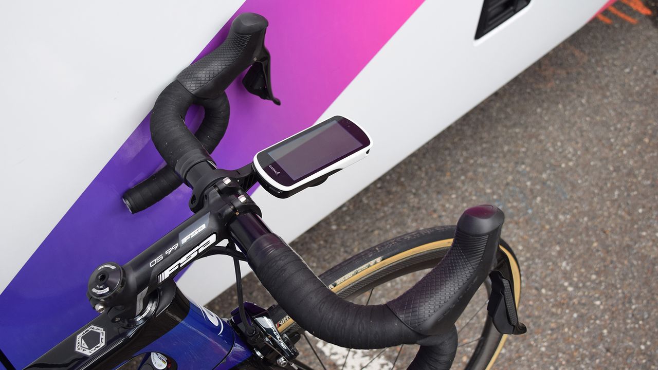 Although weight has clearly been a priority, Uran still chooses the large Garmin Edge 1030 computer