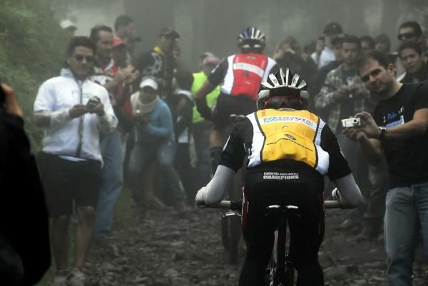 Fans cheer on La Ruta racers.