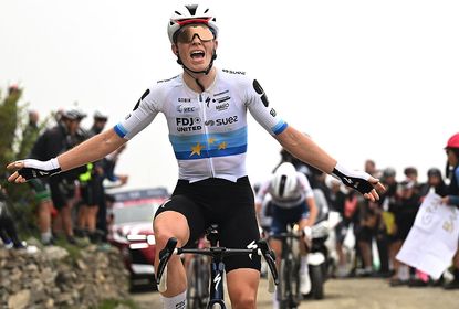 SESTRIERE, ITALY - JUNE 06: Demi Vollering of Netherlands and Team FDJ United - SUEZ celebrates at finish line as stage winner during the 37th Giro d'Italia Women 2026, Stage 8 a 106km stage from Rivoli to Sestriere 2034m / #UCIWWT / on June 06, 2026 in Sestriere, Italy. (Photo by Luc Claessen/Getty Images)