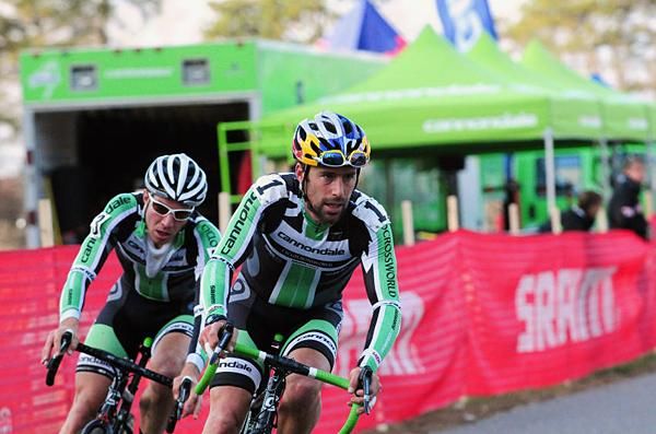 Tim Johnson (Cannondale-Cyclocrossworld) in a breakaway with Powers.