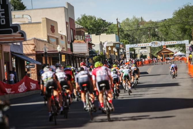 Things begin to break up early on in the mens race.