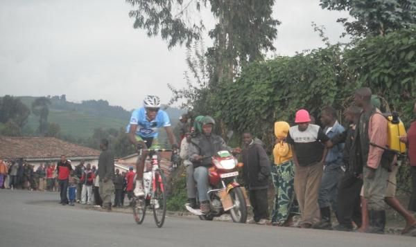 Adrien Niyonshuti (Rwanda) attacked the peloton and bridged to the breakaway alone.