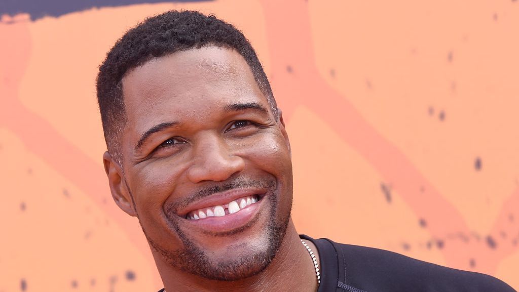 Celebrities React To Gma Star Michael Strahan Getting Rid Of The Gap In His Teeth Marie Claire 