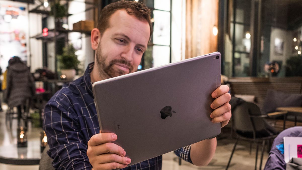 Camera and battery life Camera and battery life iPad Pro 12.9 (2017