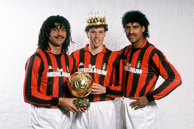 Ruud Gullit, Marco van Basten and Frank Rijkaard pose for a photo. Gullit is holding the Ballon d'Or.