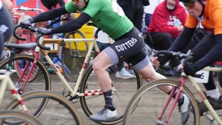 [main] Peyton Gaskill, Cutters team captain, makes a bike exchange as quickly as possible to maintain position in the field of the 2023 men's Little 500