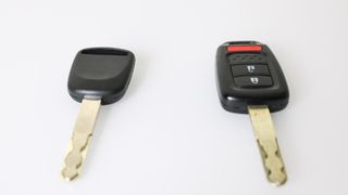A pair of keys for a 2014 Honda CRV