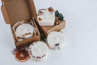 Handmade soy wax scented candles. Aromatherapy, decoration, dried flower and fruit scented candles. Eco package, cardboard box