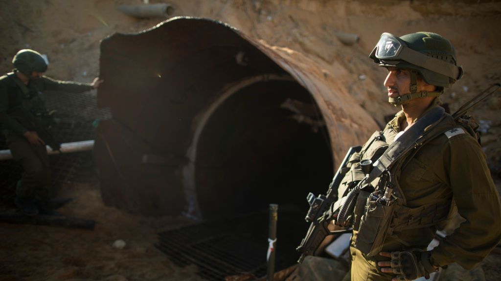 Israel shows media Gaza tunnel