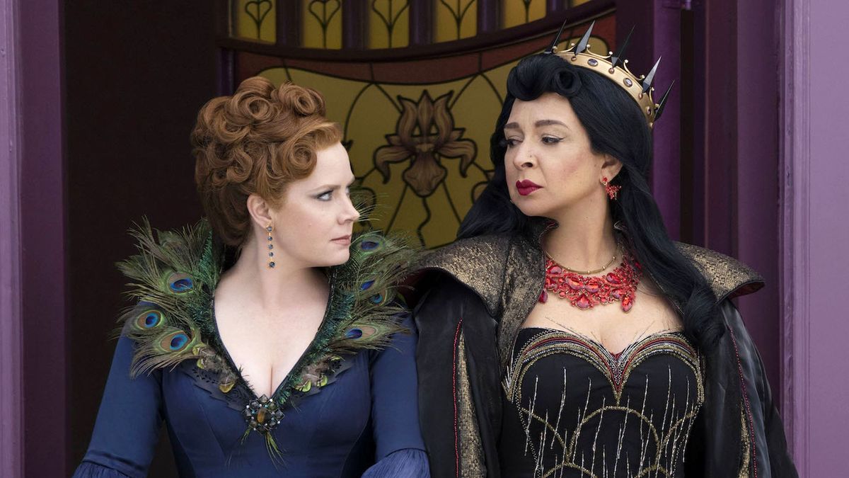 Amy Adams and Maya Rudolph in Disenchanted