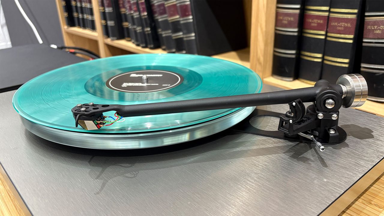 Rega Planar 6 RS Edition turntable