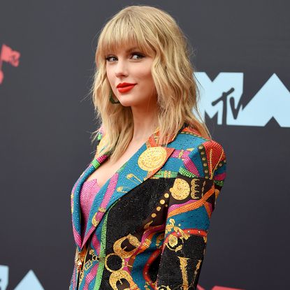 The Drama Behind Taylor Swift’s TikTok-Famous Lookalike Ashley Leechin