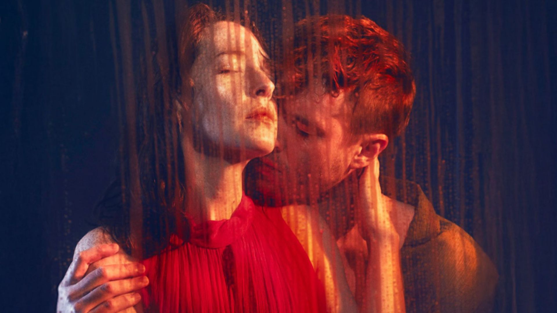 an image of the poster for Romeo and Juliet which shows the two titular actors posing