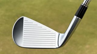 Photo of the Srixon ZXi5 Iron face