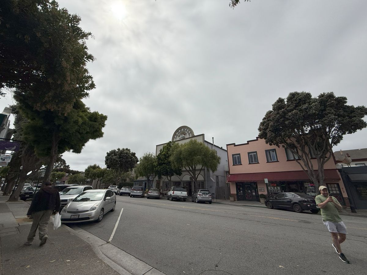 Apple iPhone 16 Pro Max ultrawide sample.