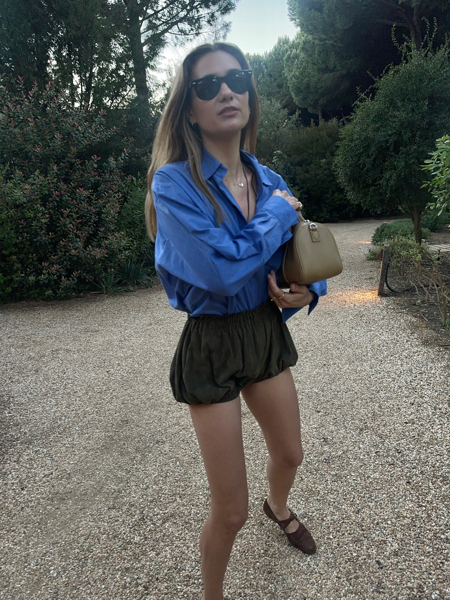 An image of @annelauremais wearing balloon shorts.