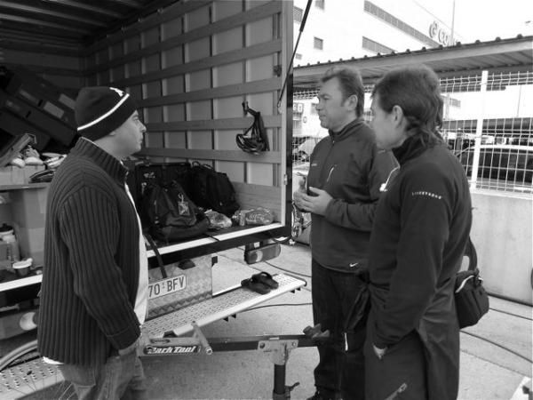 Johan Bruyneel meeting with Ekimov (right)