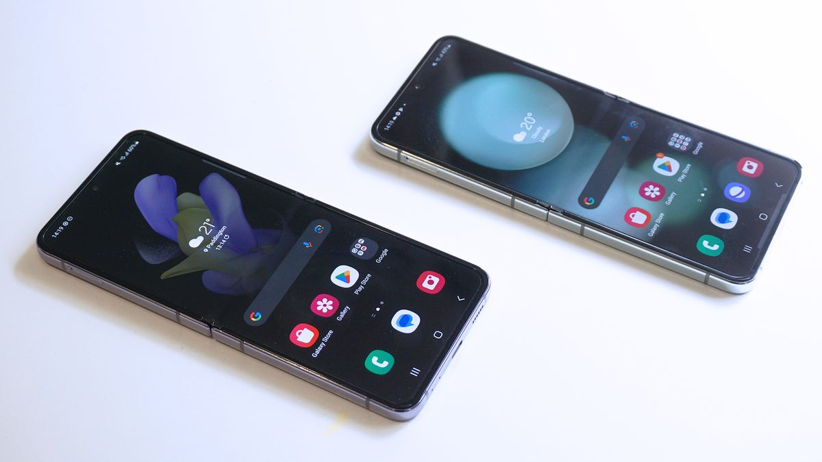 Samsung Galaxy Z Flip 4 vs Samsung Galaxy Z Flip 5 front angled open