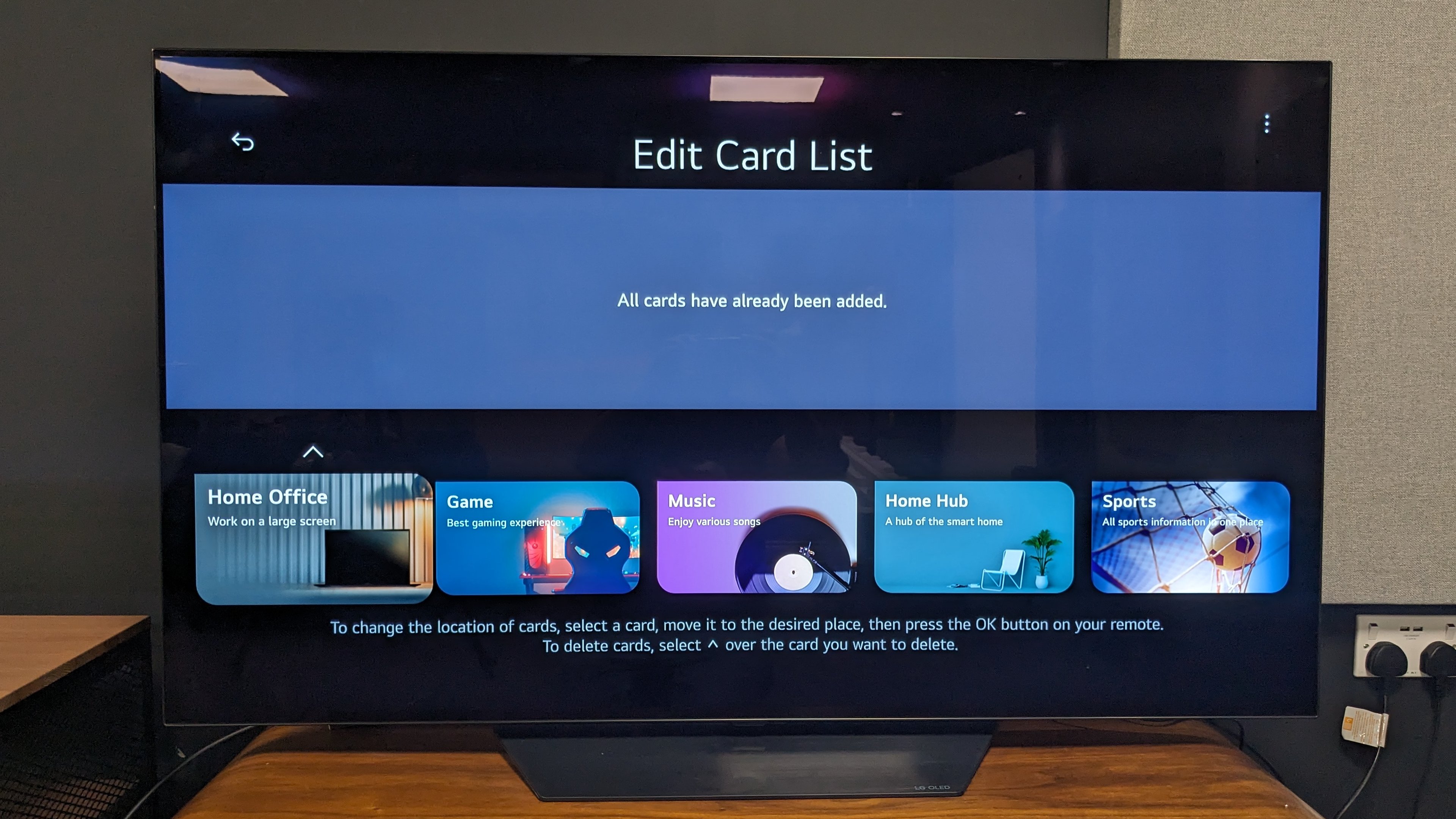 LG B3 with Quick Card menu on screen