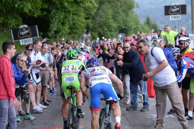 Riders battle up the final climb on stage 14