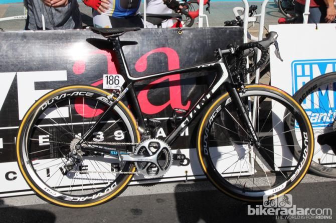 Wheel brands varied widely on the UNI SA team, too. We counted at least five.