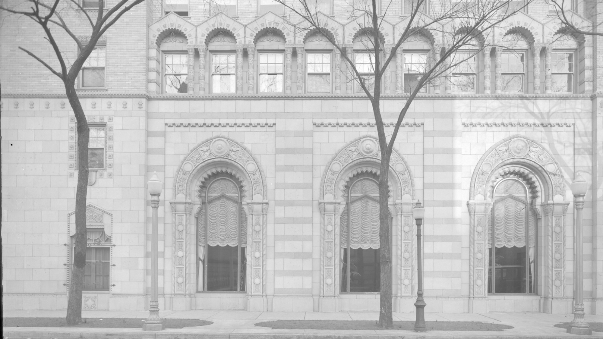 A 1920s or 1930s photograph of a building on West Wrightwood Avenue in Chicago, by architect Raymond Gregori