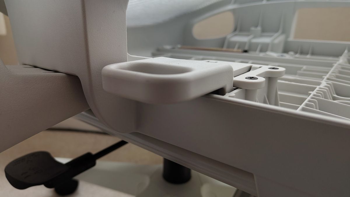 Testing the Boulies EP600 office chair in a home office