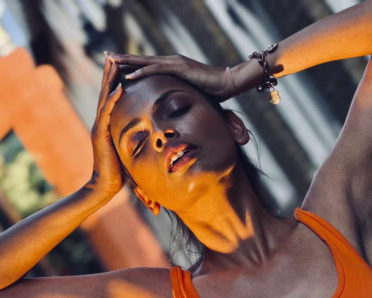 Example shot showing low-angle views of the dynamically posing model. The low side key light from the FS60B adds drama and gives the model a more three-dimensional look.