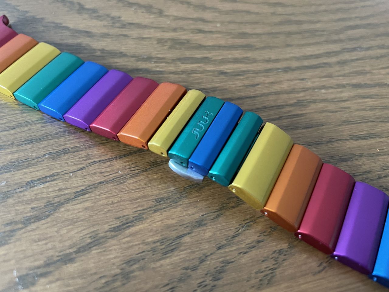 Juuk Ligero Apple Watch Band Lifestyle Close Up On Table