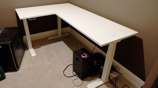 Flexispot E7L desk set-up in an office.